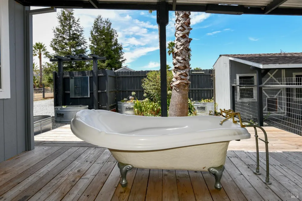 1311 E Bonness Road Sonoma, CA 95476