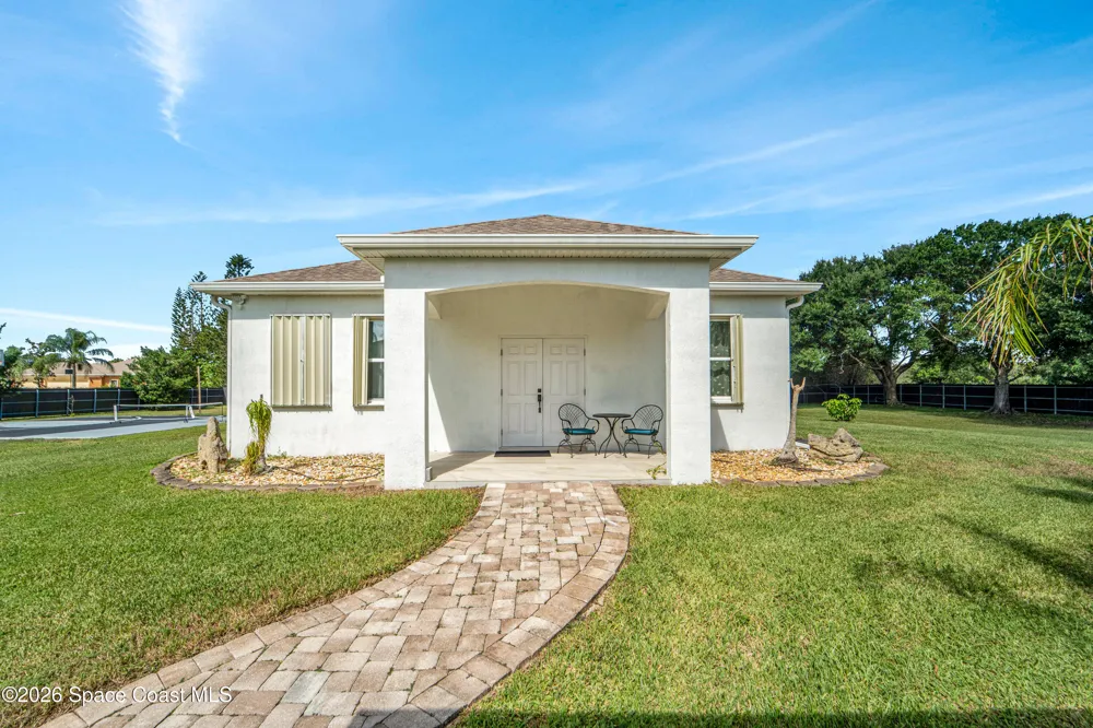 8710 Lake Ridge Drive Grant-Valkaria, FL 32909