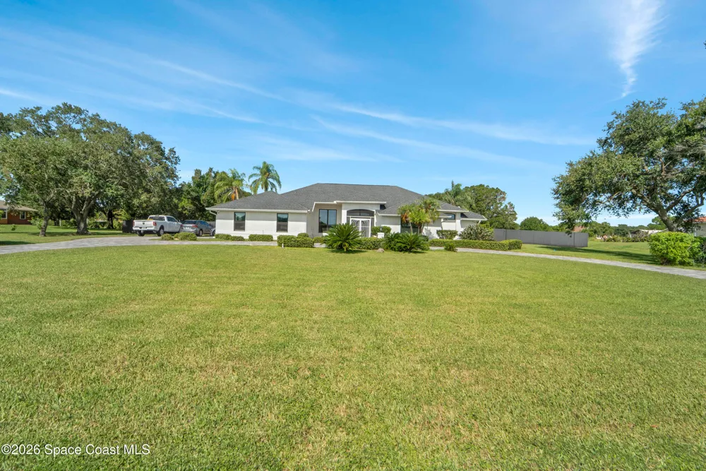 8710 Lake Ridge Drive Grant-Valkaria, FL 32909