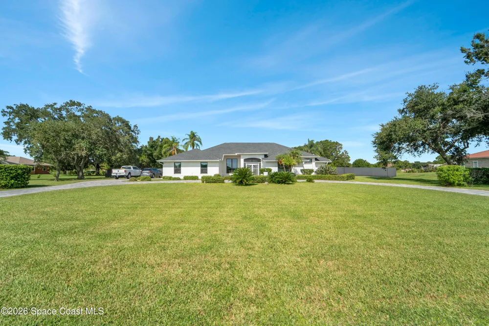 8710 Lake Ridge Drive Grant-Valkaria, FL 32909