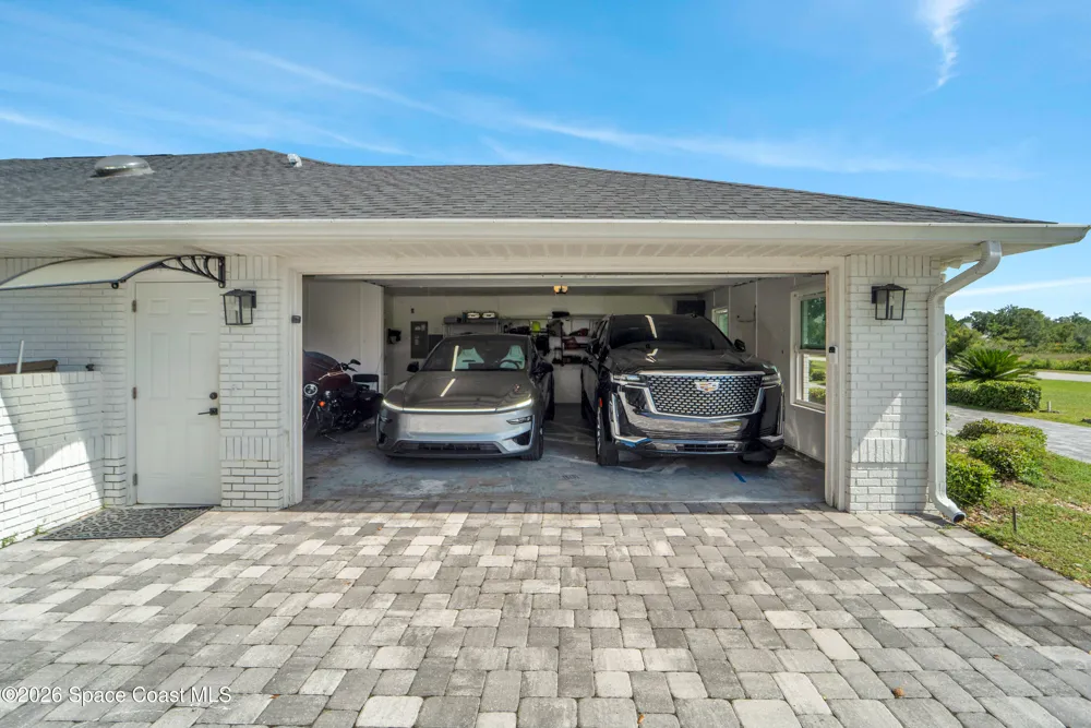8710 Lake Ridge Drive Grant-Valkaria, FL 32909