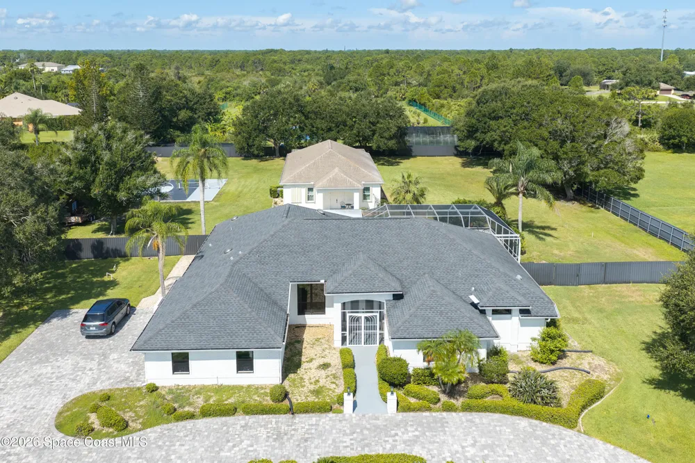 8710 Lake Ridge Drive Grant-Valkaria, FL 32909