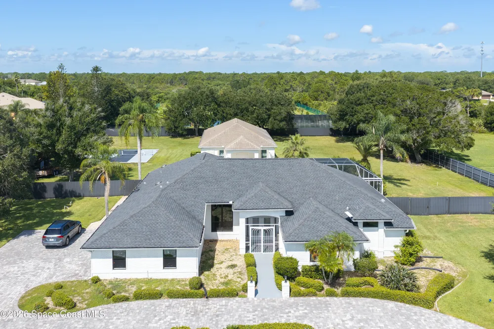 8710 Lake Ridge Drive Grant-Valkaria, FL 32909