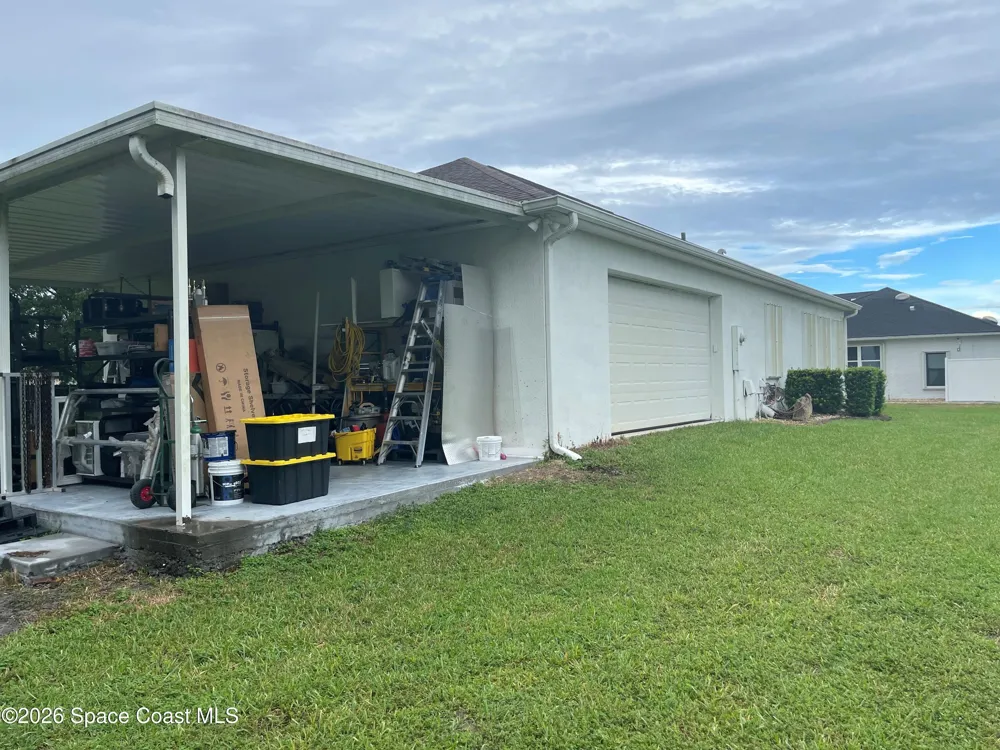 8710 Lake Ridge Drive Grant-Valkaria, FL 32909