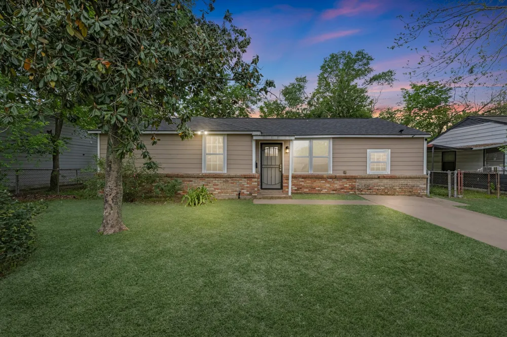 9410 Rosehaven Drive Houston, TX 77051