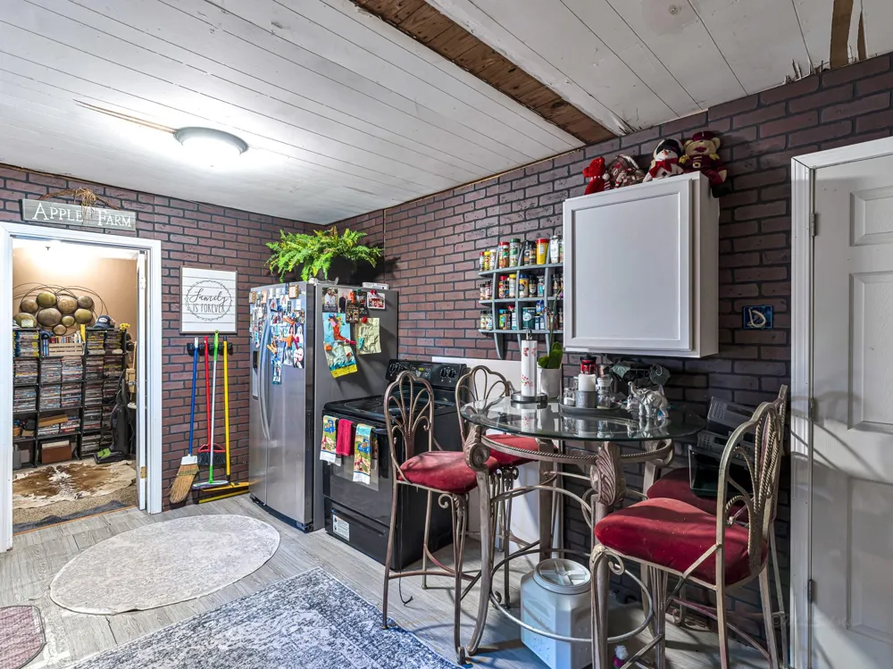 11201 County Road 203 Plantersville, TX 77363