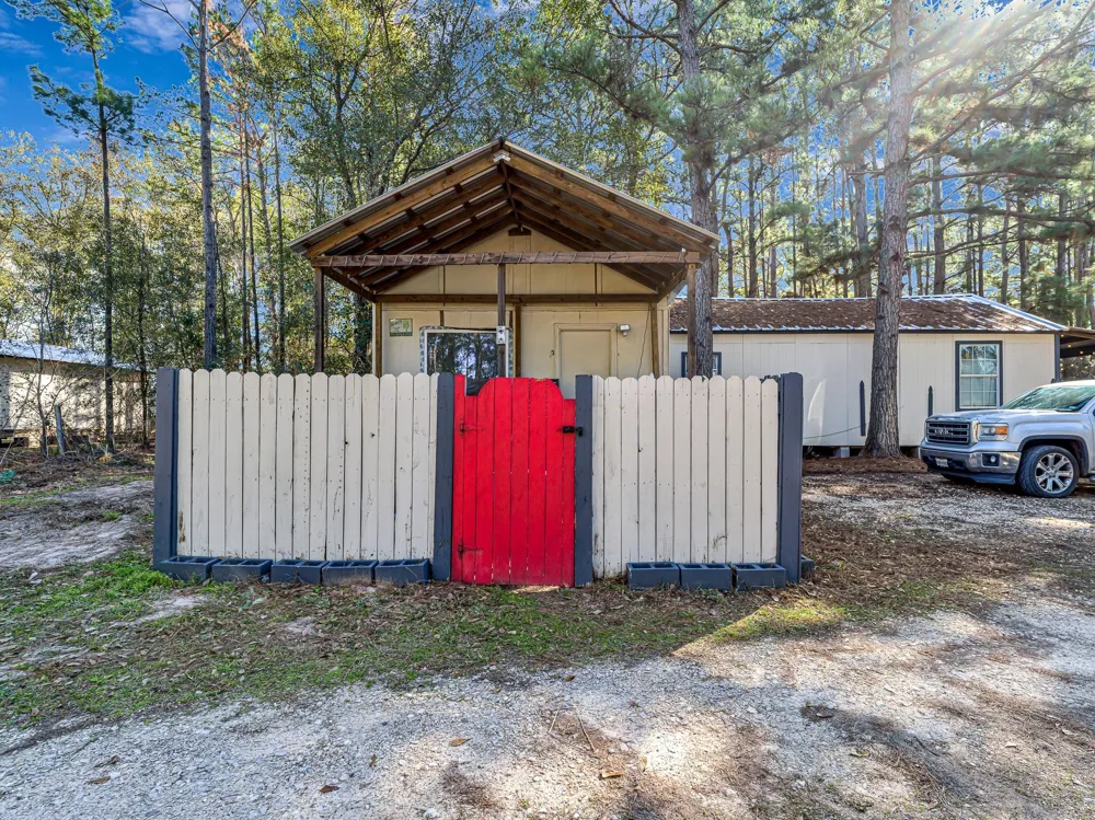 11201 County Road 203 Plantersville, TX 77363