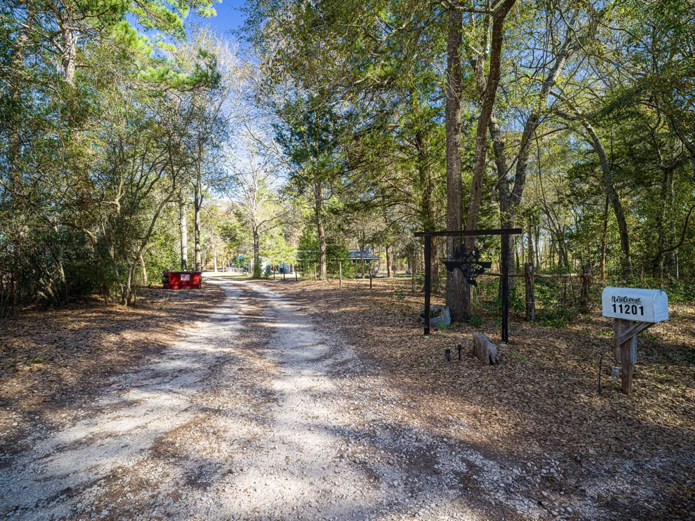 11201 County Road 203 Plantersville, TX 77363