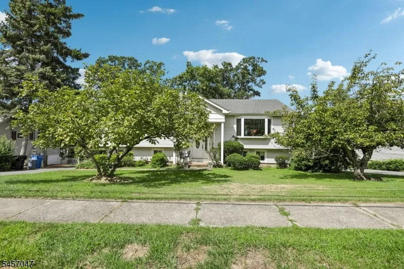 347 Alan Dr Paramus, NJ 07652