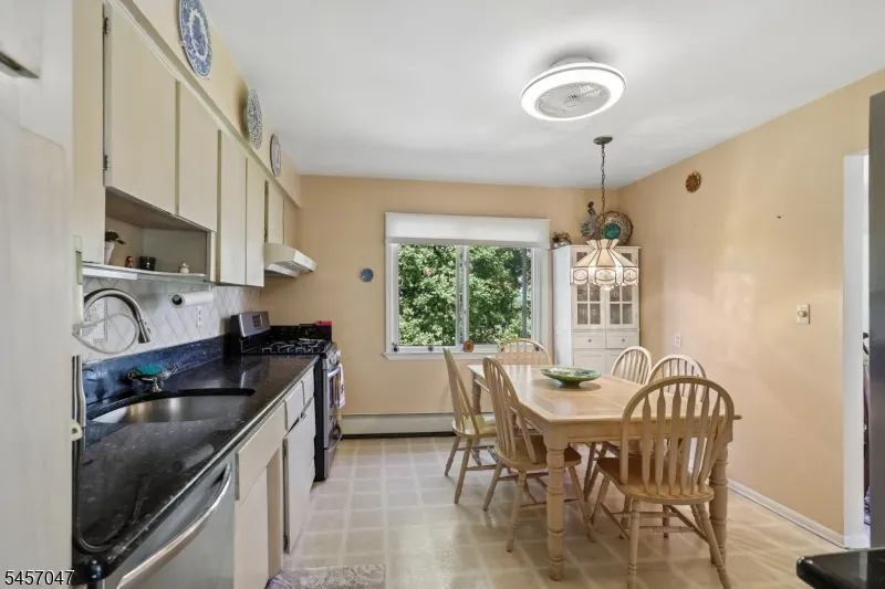 347 Alan Dr Paramus, NJ 07652