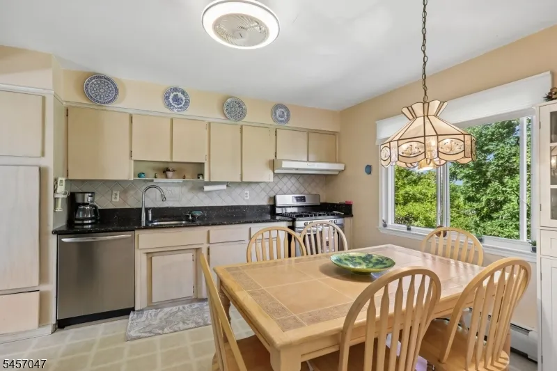 347 Alan Dr Paramus, NJ 07652