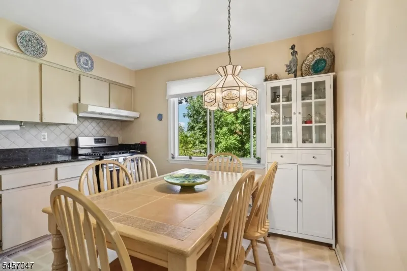 347 Alan Dr Paramus, NJ 07652