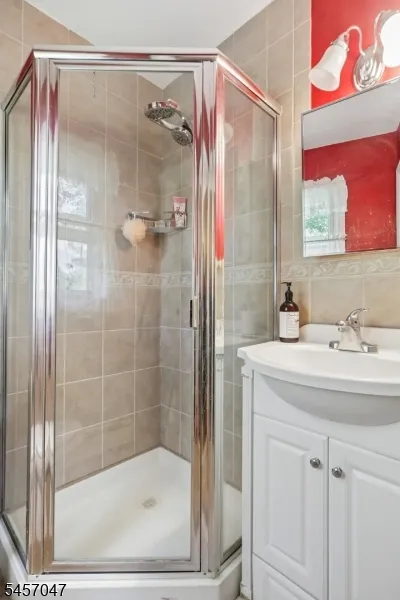 347 Alan Dr Paramus, NJ 07652