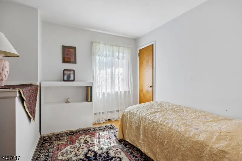 347 Alan Dr Paramus, NJ 07652
