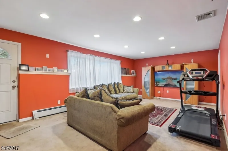 347 Alan Dr Paramus, NJ 07652