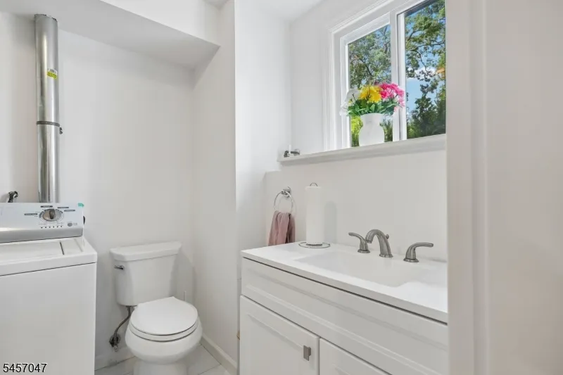 347 Alan Dr Paramus, NJ 07652