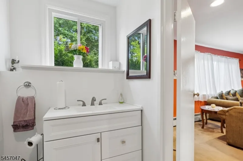 347 Alan Dr Paramus, NJ 07652