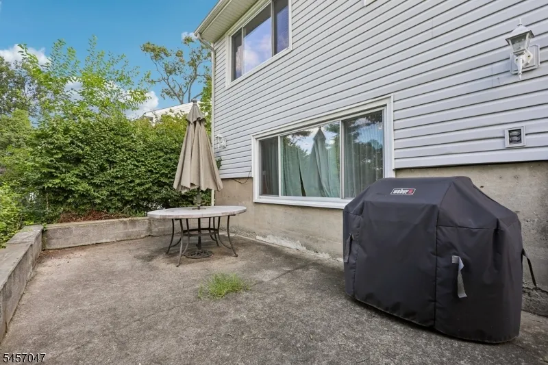 347 Alan Dr Paramus, NJ 07652