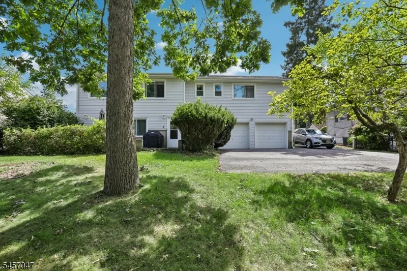 347 Alan Dr Paramus, NJ 07652