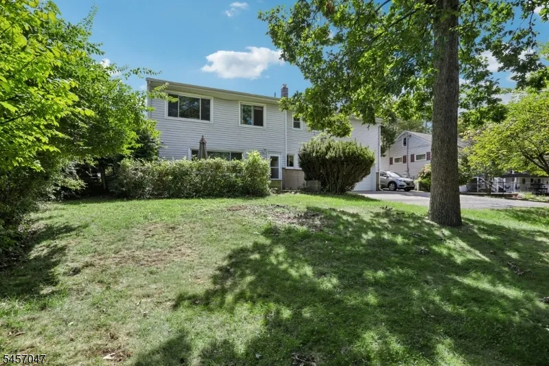 347 Alan Dr Paramus, NJ 07652