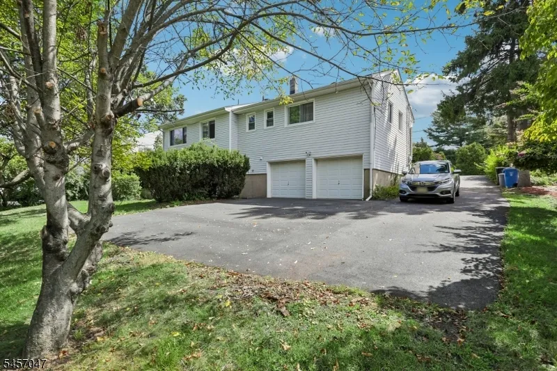 347 Alan Dr Paramus, NJ 07652