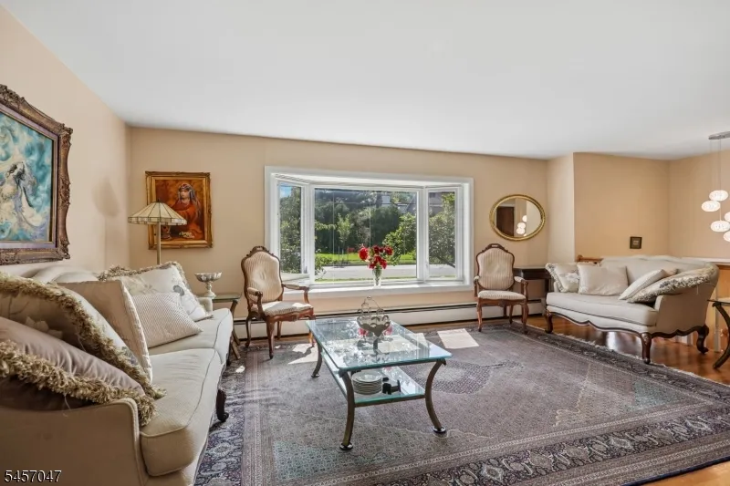 347 Alan Dr Paramus, NJ 07652