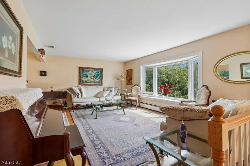 347 Alan Dr Paramus, NJ 07652