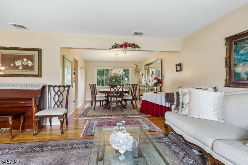 347 Alan Dr Paramus, NJ 07652
