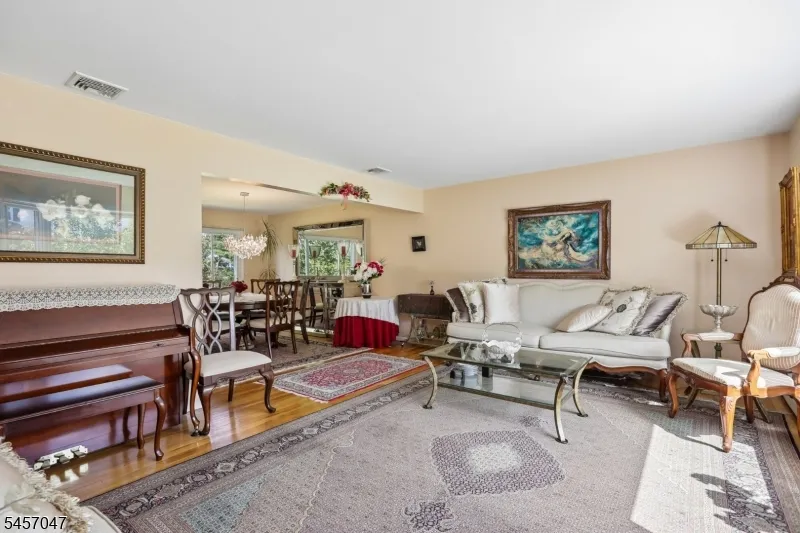 347 Alan Dr Paramus, NJ 07652