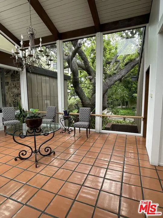 5321 Raintree Circle Culver City, CA 90230