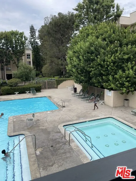 5321 Raintree Circle Culver City, CA 90230