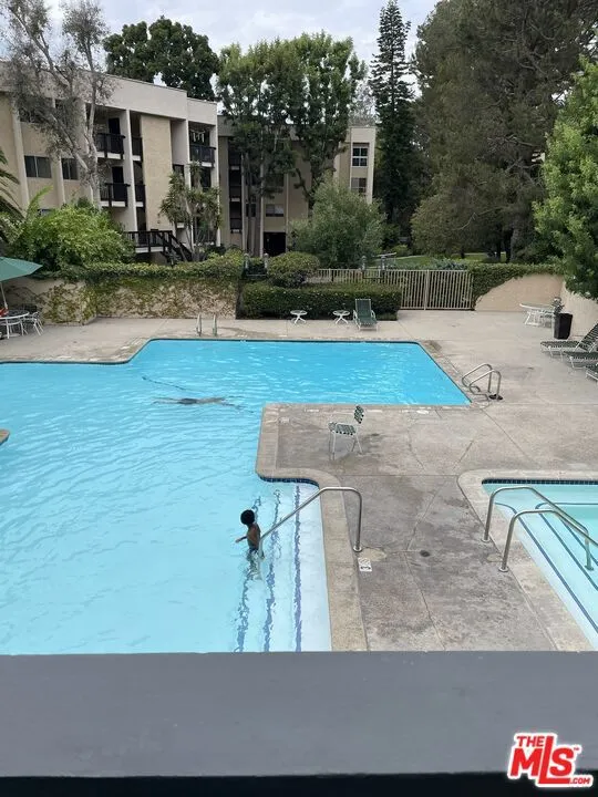 5321 Raintree Circle Culver City, CA 90230