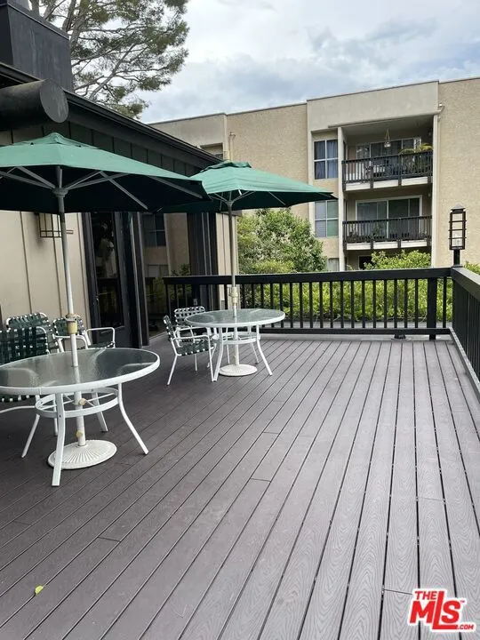 5321 Raintree Circle Culver City, CA 90230