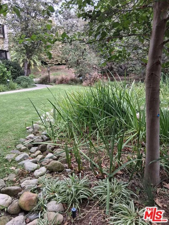 5321 Raintree Circle Culver City, CA 90230