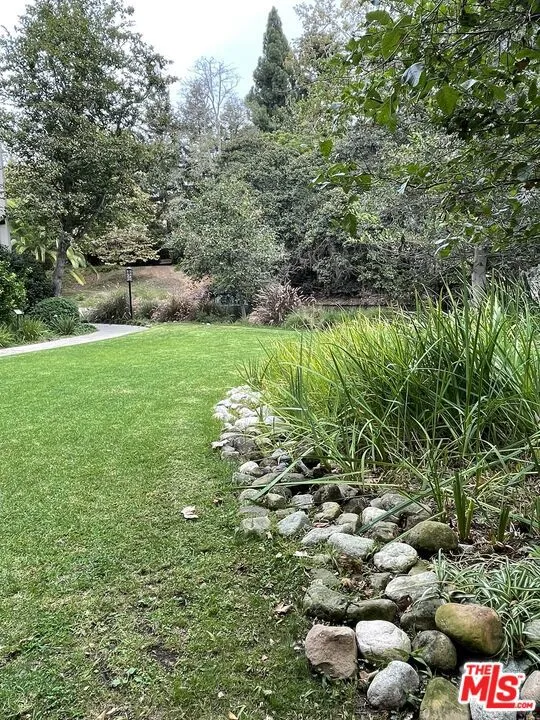 5321 Raintree Circle Culver City, CA 90230