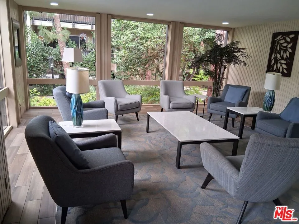 5321 Raintree Circle Culver City, CA 90230