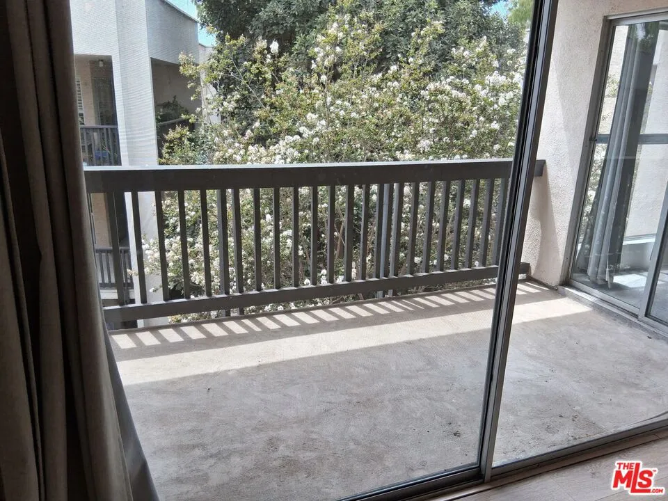 5321 Raintree Circle Culver City, CA 90230