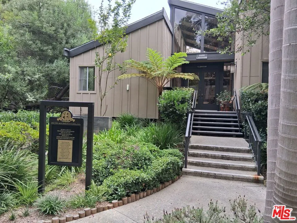 5321 Raintree Circle Culver City, CA 90230