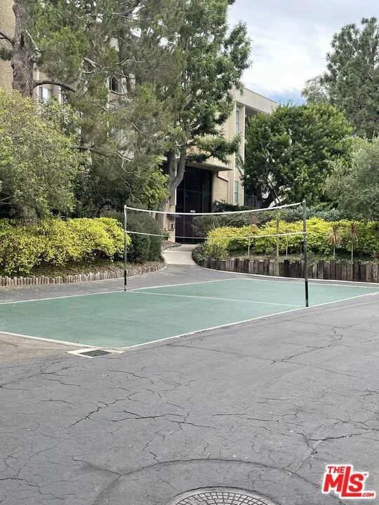 5321 Raintree Circle Culver City, CA 90230