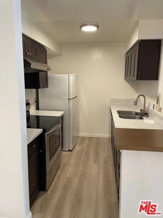 5321 Raintree Circle Culver City, CA 90230