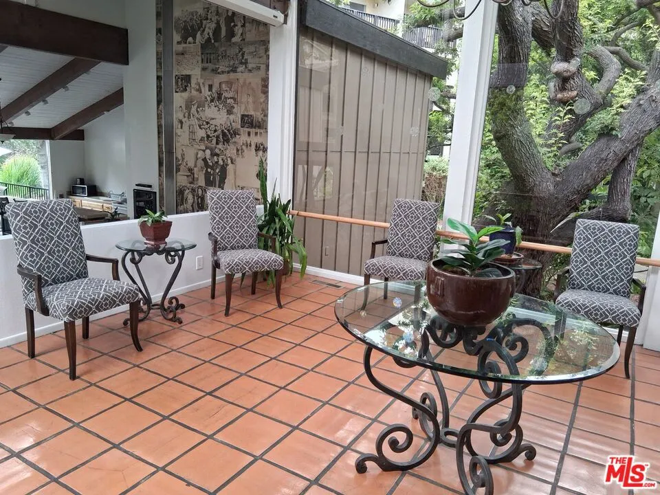 5321 Raintree Circle Culver City, CA 90230