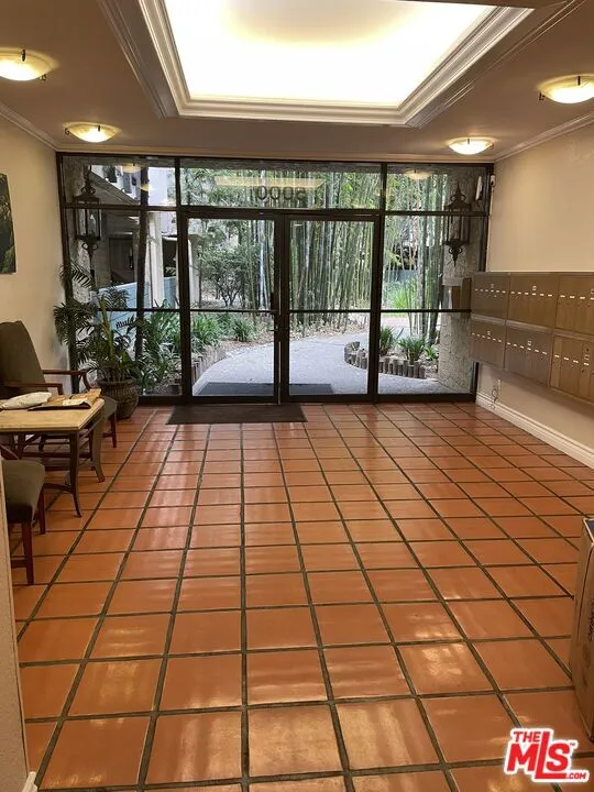 5321 Raintree Circle Culver City, CA 90230