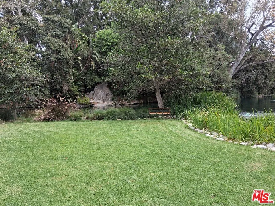 5321 Raintree Circle Culver City, CA 90230