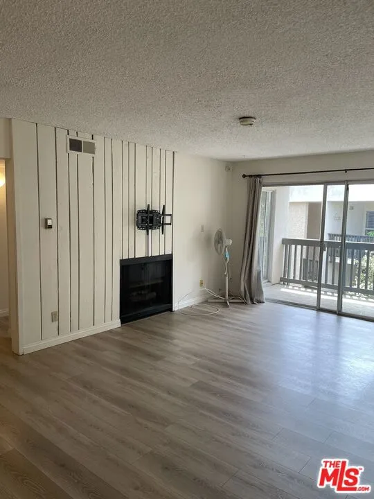 5321 Raintree Circle Culver City, CA 90230