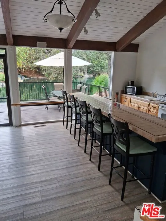 5321 Raintree Circle Culver City, CA 90230