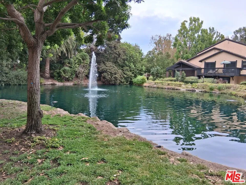 5321 Raintree Circle Culver City, CA 90230