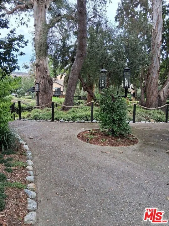 5321 Raintree Circle Culver City, CA 90230