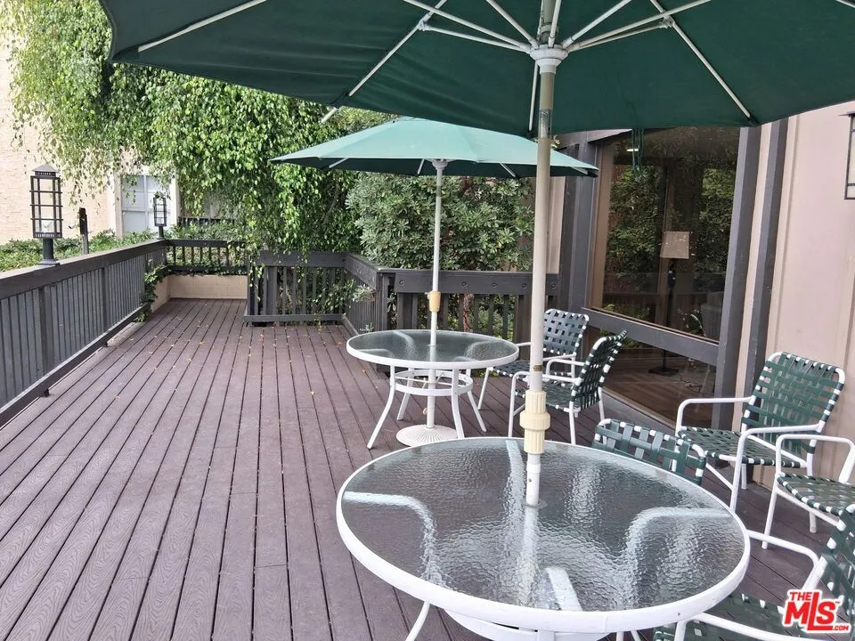 5321 Raintree Circle Culver City, CA 90230