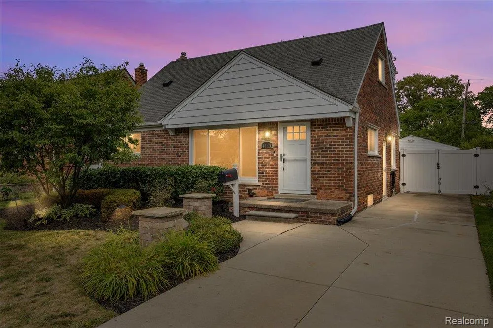 6148 Cardwell Street Garden City City, MI 48135