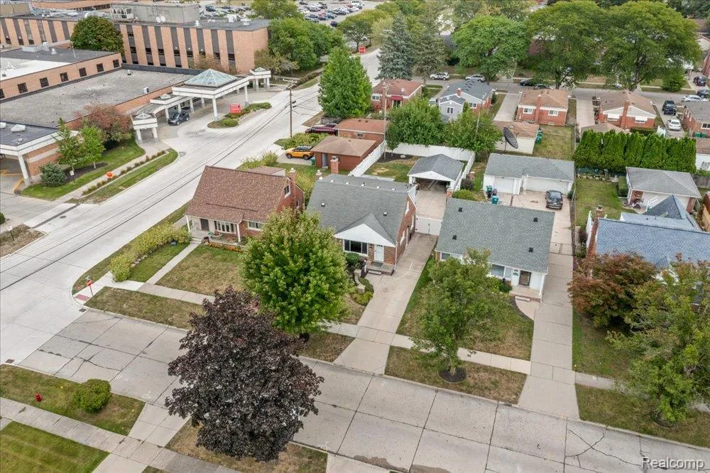 6148 Cardwell Street Garden City City, MI 48135